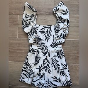 Flying Tomato Black and White Leaf Print Blouse